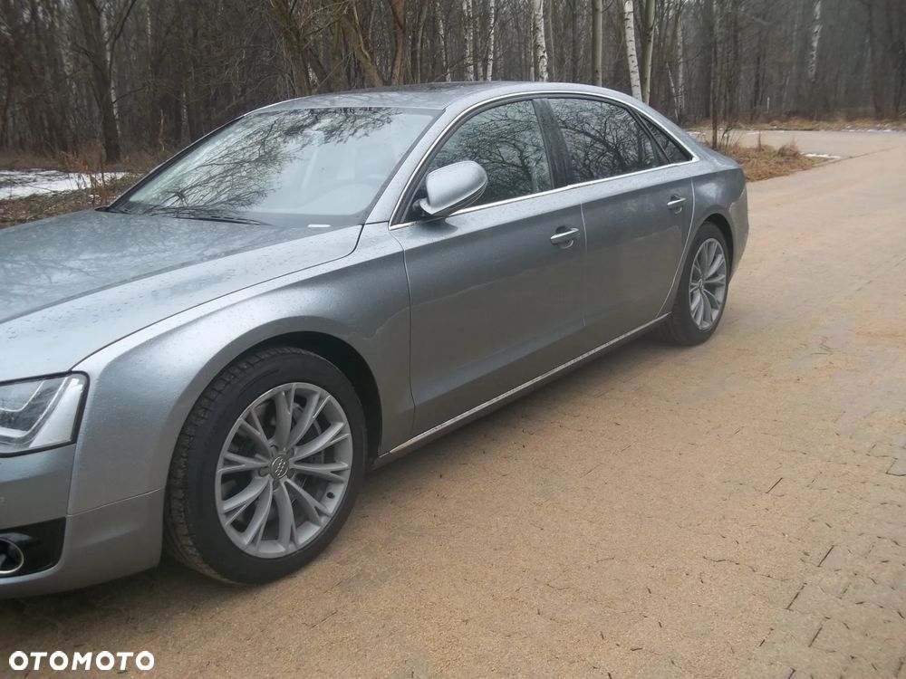 Audi A8 4.2 L Quattro - 3