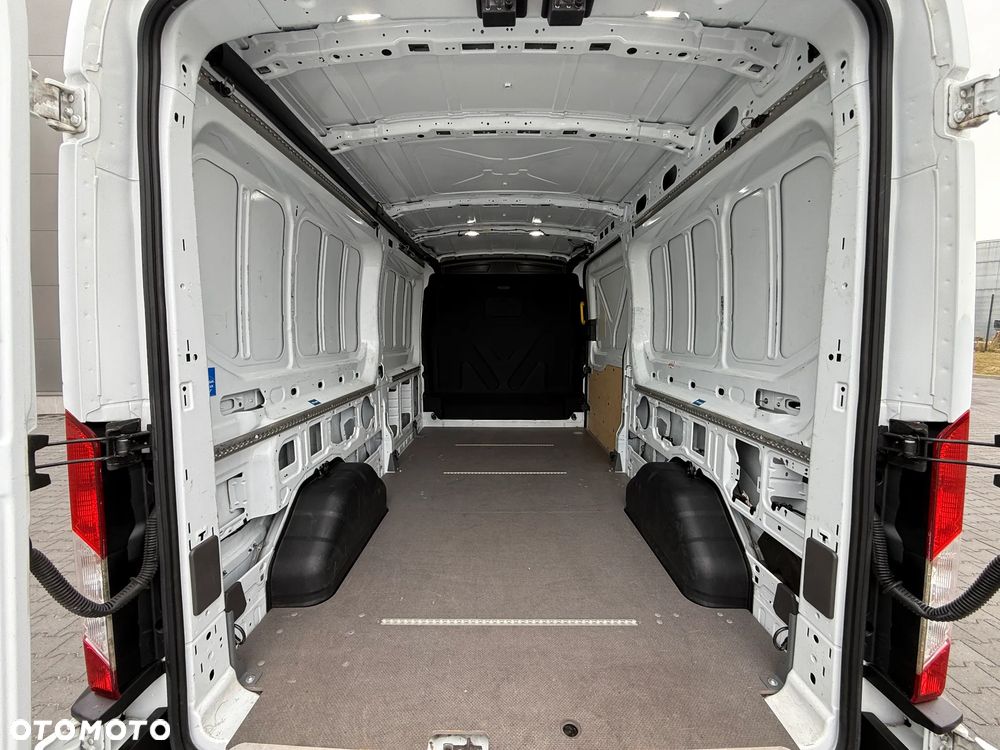 Ford Transit - 26