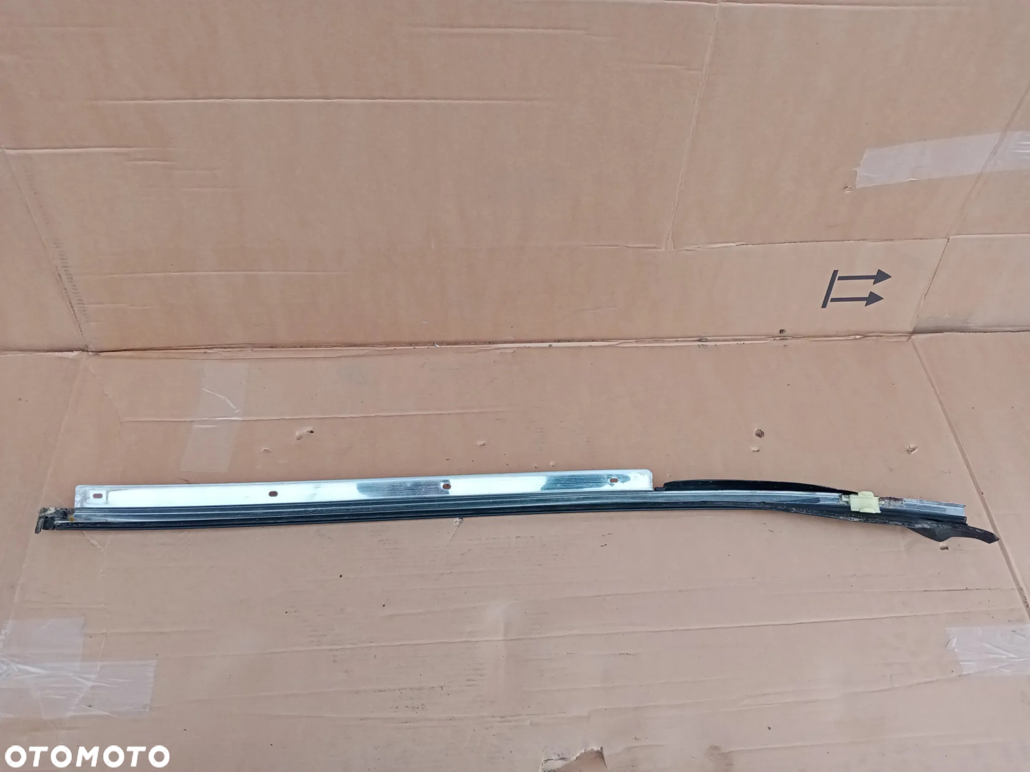 Listwa szyby czołowej prawy przód Nissan Almera Tino - 4