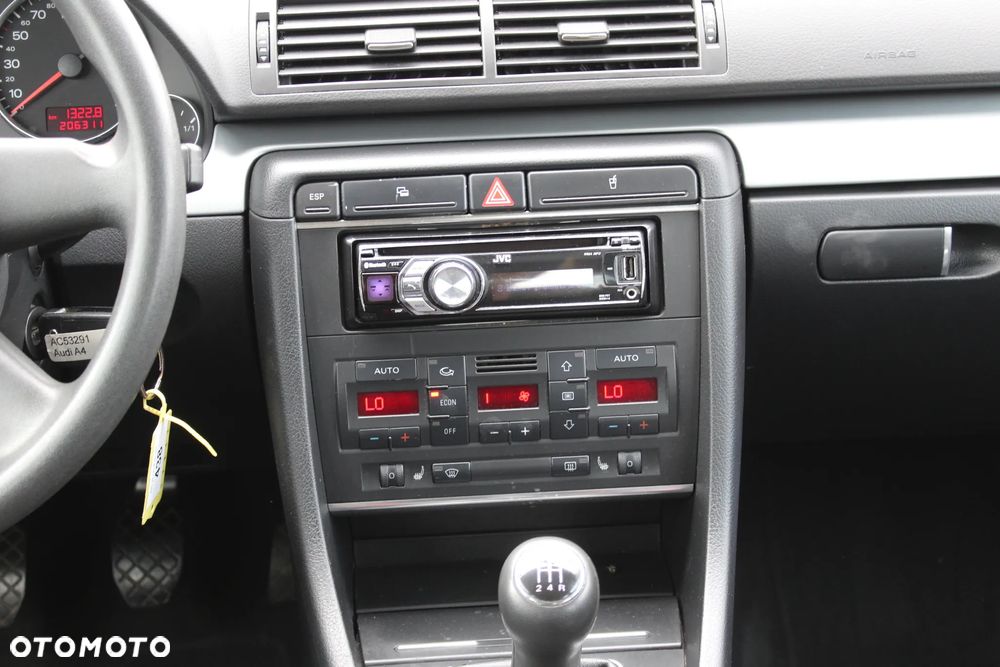 Audi A4 Limousine - 16