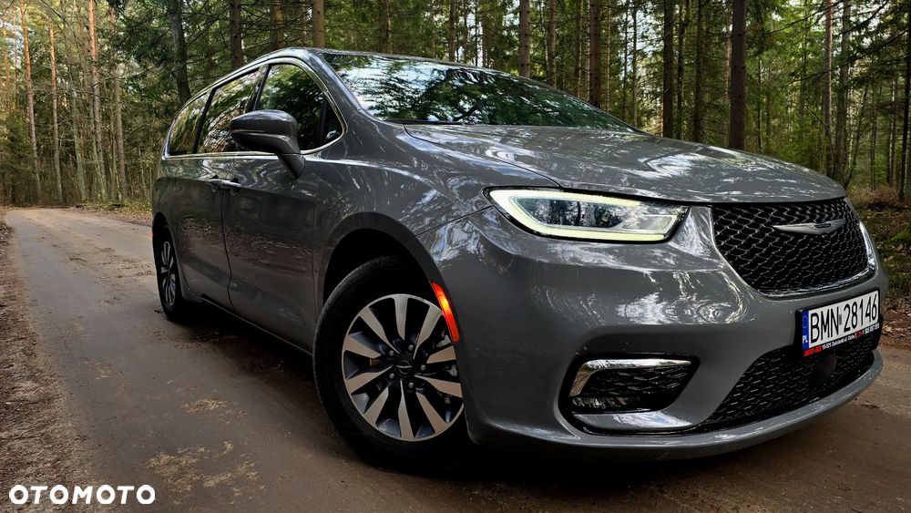 Chrysler Pacifica - 16