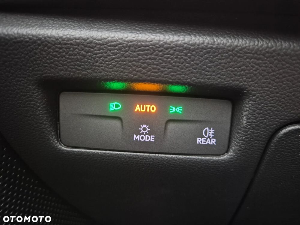 Skoda Superb 2.0 TDI SCR Selection DSG - 25