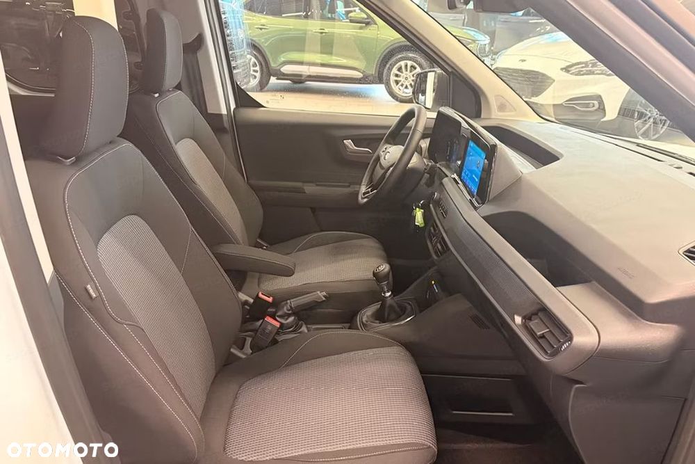 Ford Transit Courier - 16