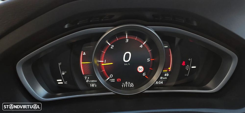 Volvo V40 Cross Country 2.0 D3 Momentum - 17