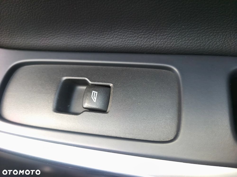 Volvo XC 60 D3 Drive-E Momentum - 19