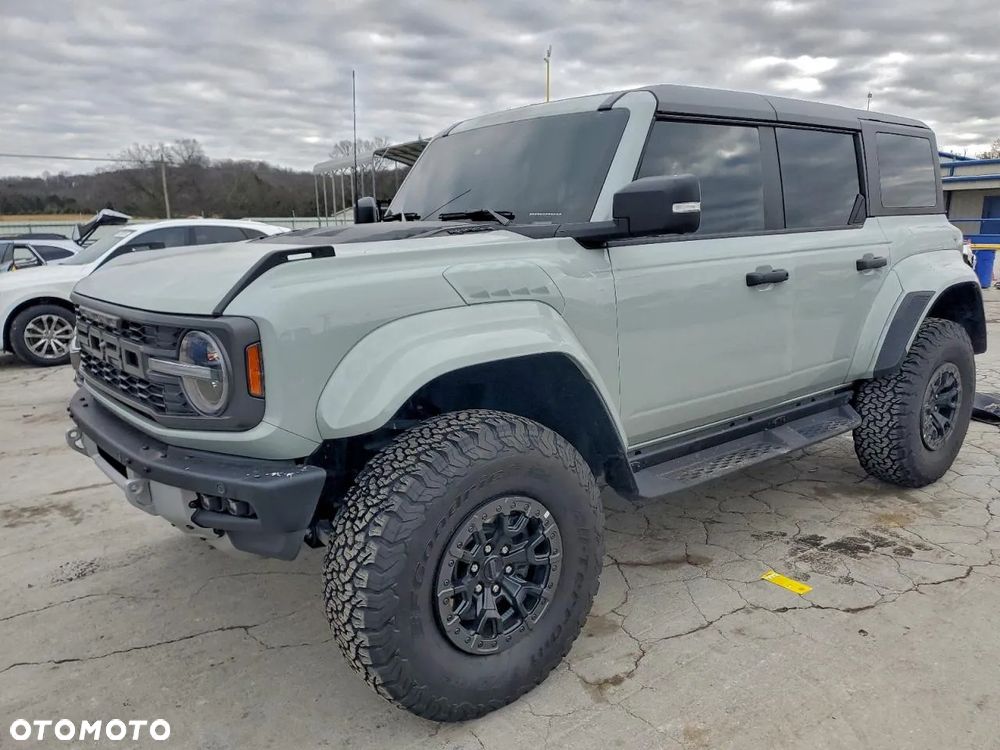 Ford Bronco - 2