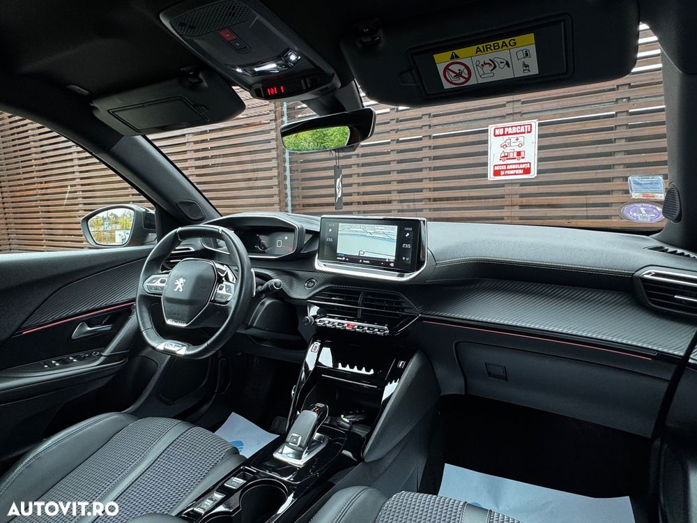 Peugeot 2008 PureTech 130 EAT8 GT - 28