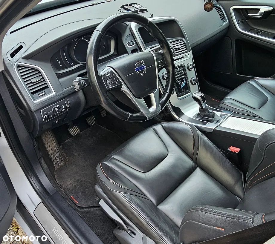 Volvo XC 60 D3 Drive-E Ocean Race - 5
