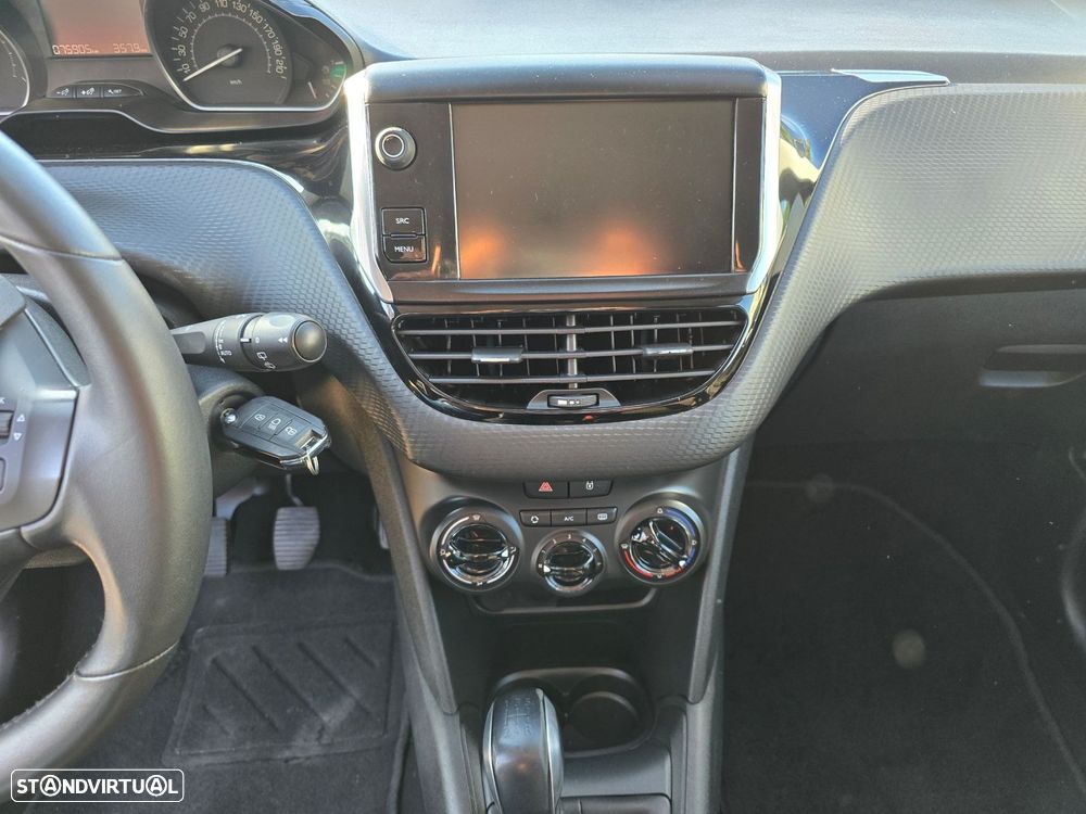 Peugeot 208 1.2 PureTech Signature - 22