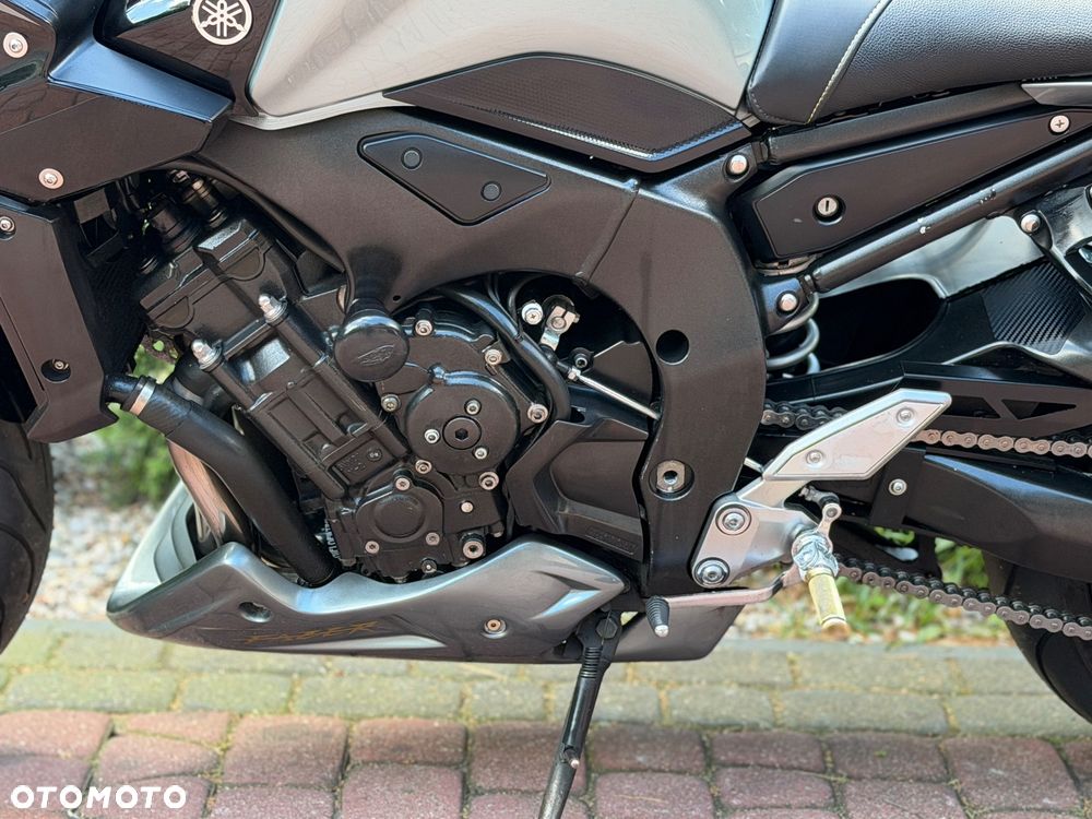 Yamaha FZ - 16