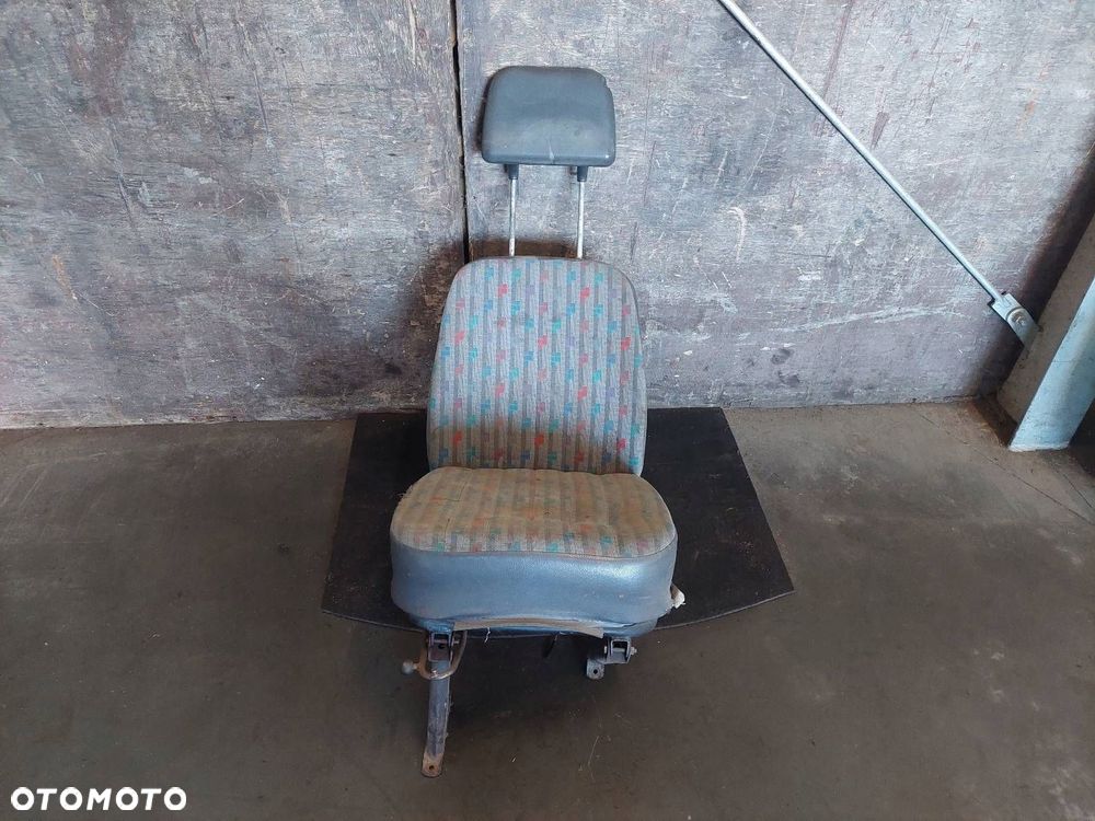 FOTEL PRAWY PRZÓD MERCEDES-BENZ T1 KACZKA - 1