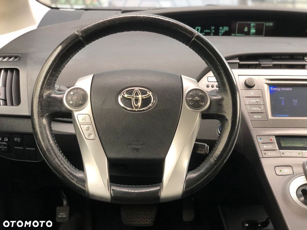 Toyota Prius 1.8 HSD Sol - 11