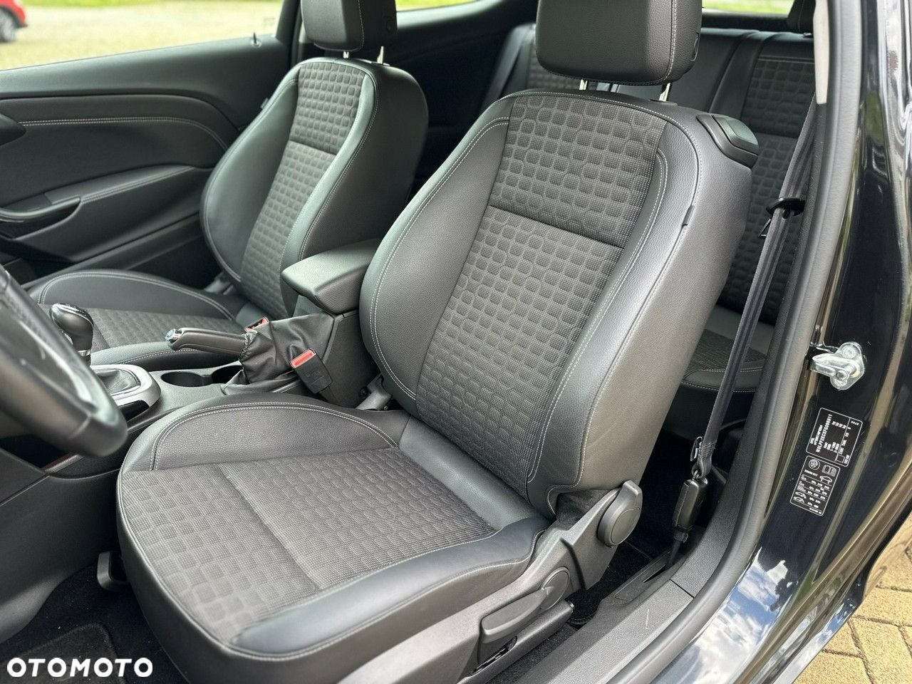 Opel Astra GTC 1.4 Turbo - 8