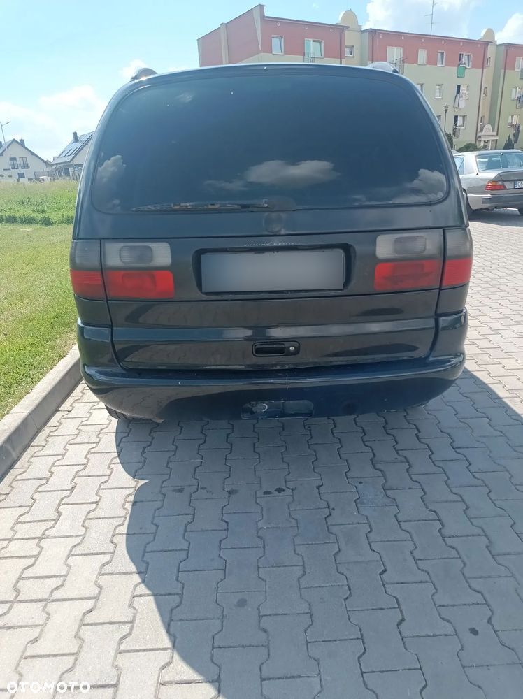 Volkswagen Sharan 1.9 TDI Highline - 3