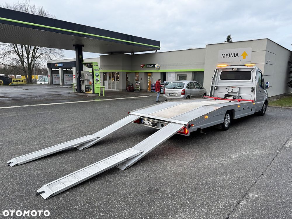Mercedes-Benz Sprinter - 13