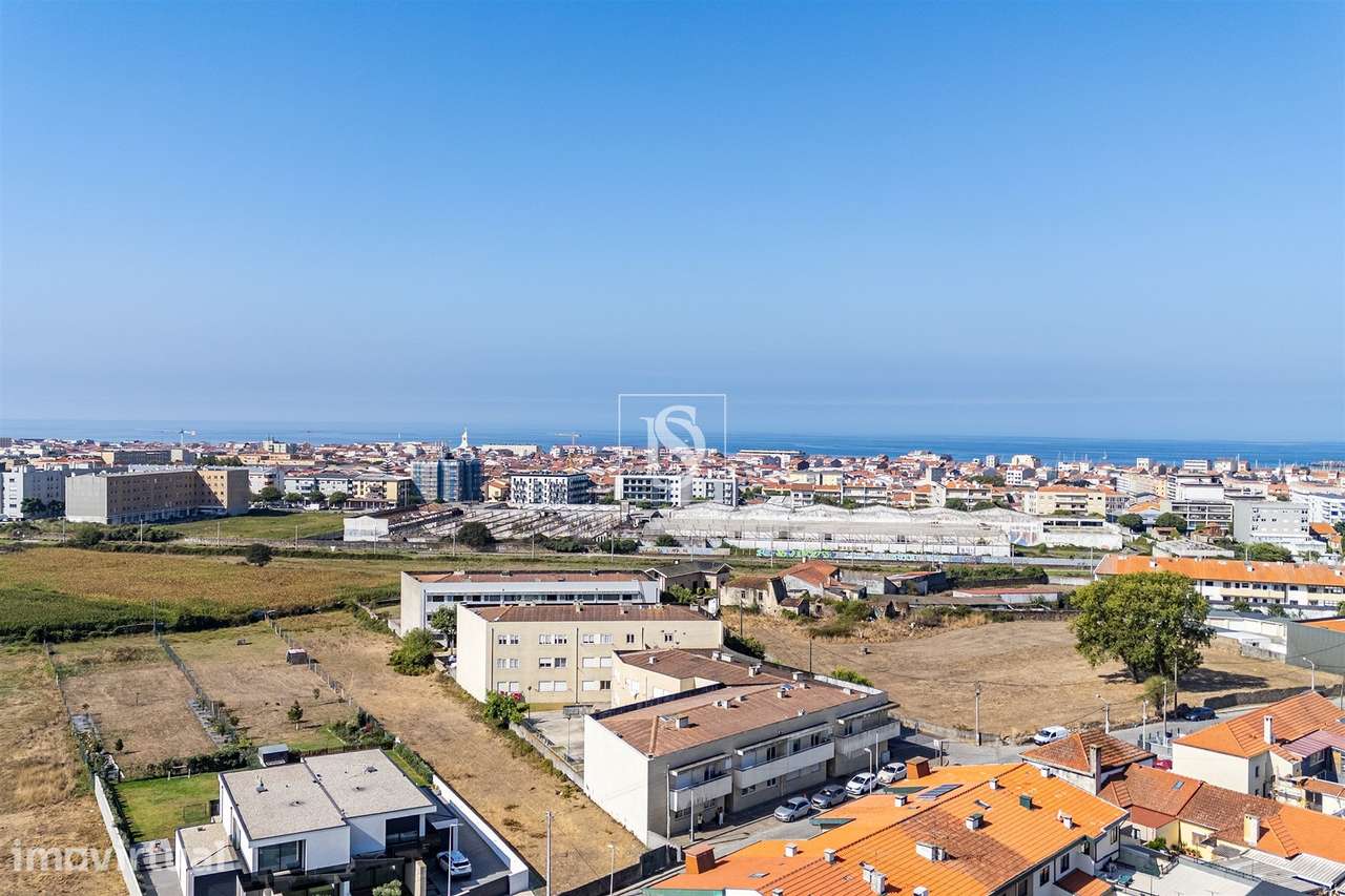 T2+1, Remodelado, com Garagem Fechada, a 1,2 km da Praia — Vila do Con - Grande imagem: 4/47