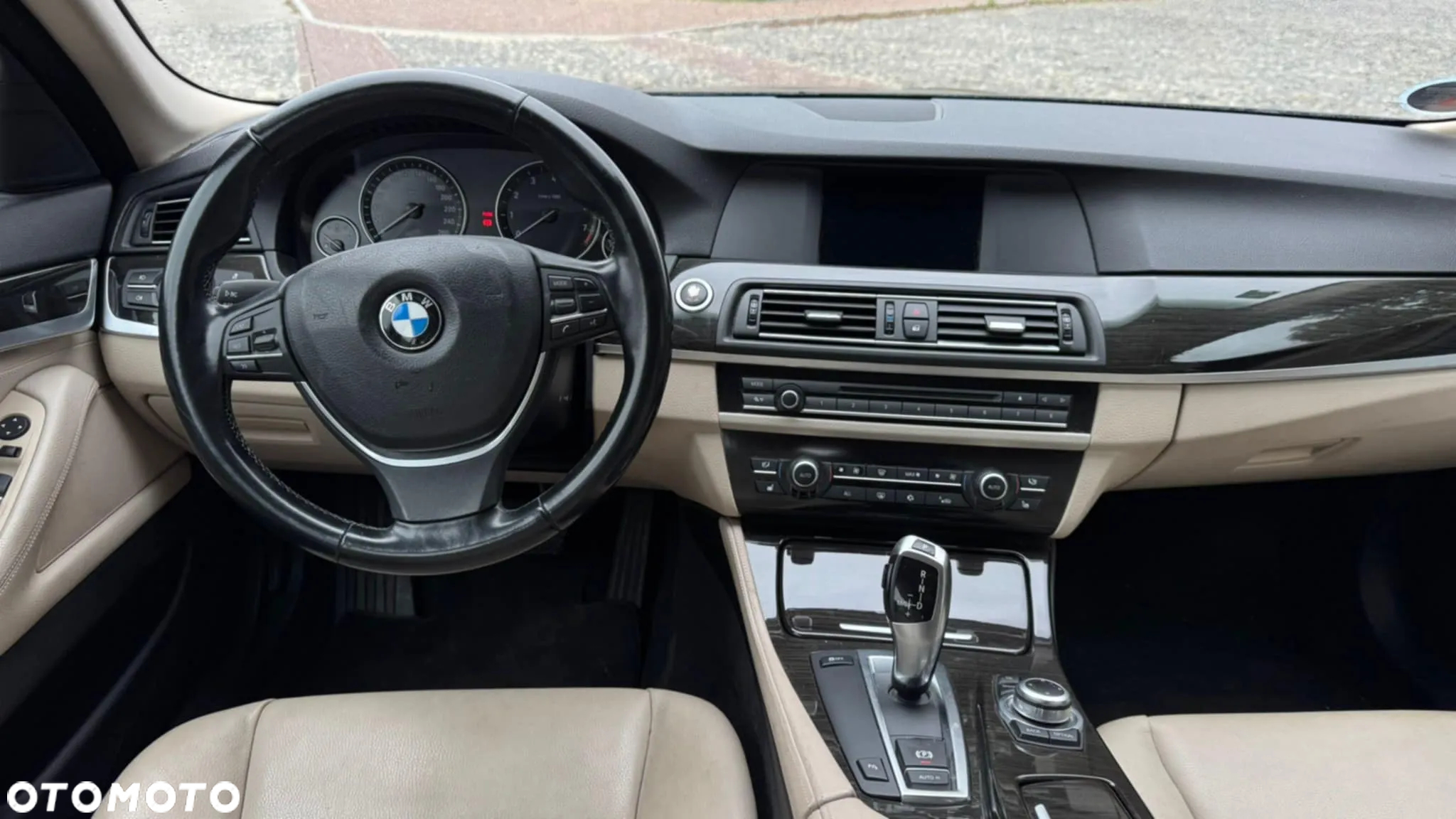 BMW Seria 5 523i Touring - 35