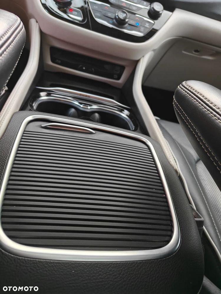 Chrysler Pacifica - 27