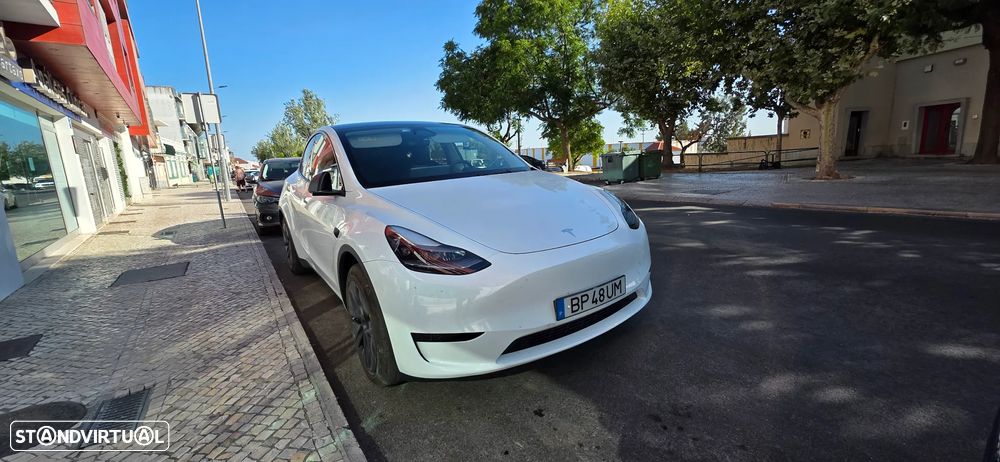 Tesla Model Y Long-Range RWD - 4