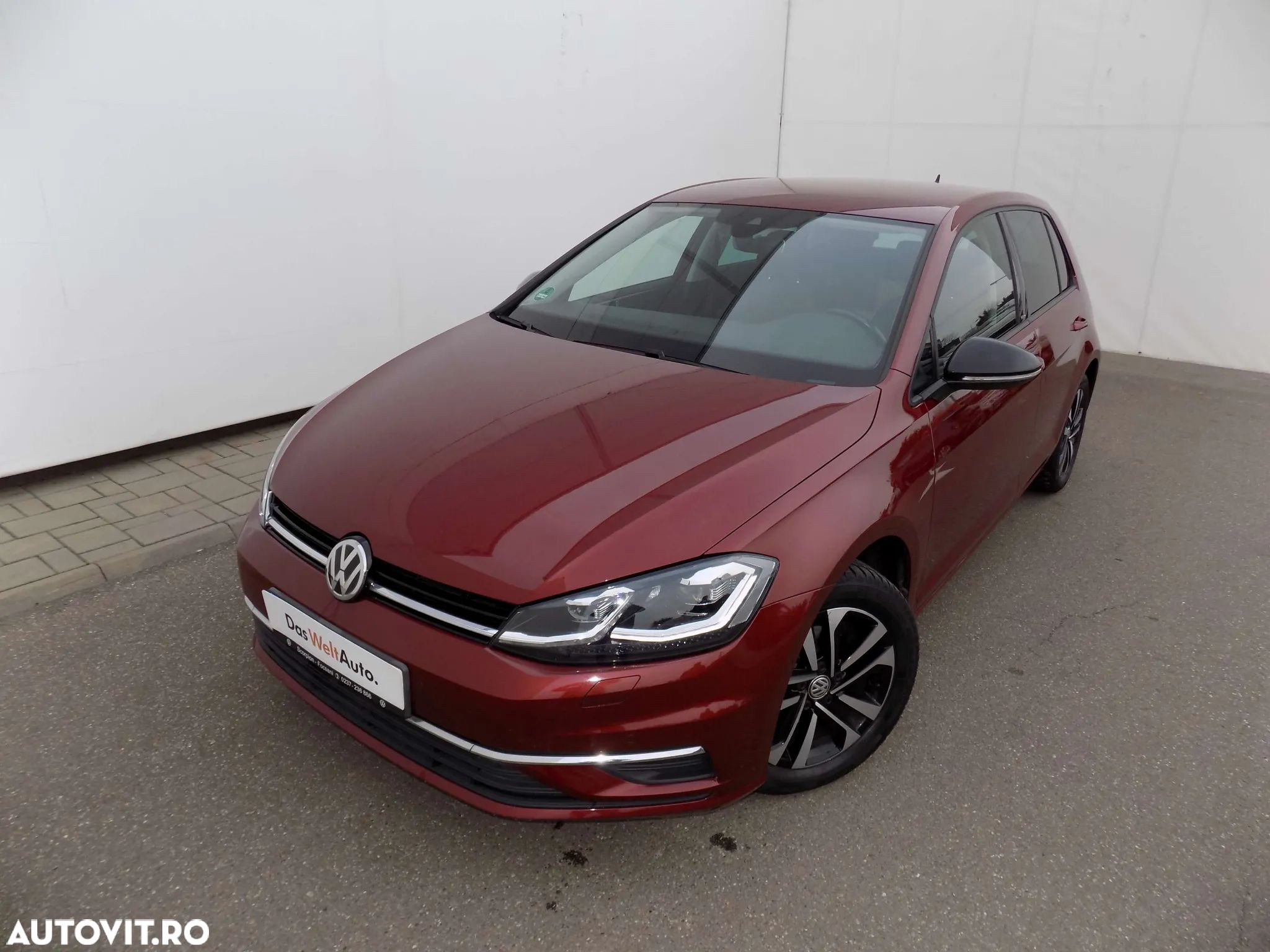 Volkswagen Golf - 1