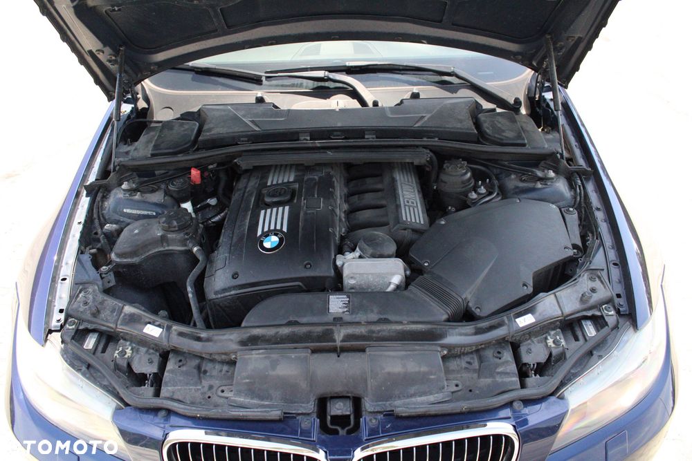 BMW Seria 3 325i xDrive Edition Sport - 17
