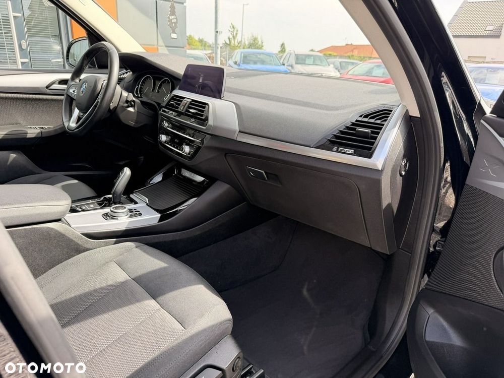 BMW X3 xDrive20d mHEV - 17
