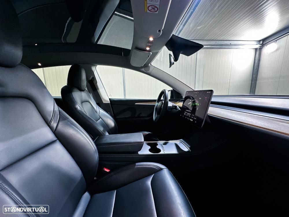 Tesla Model Y Long Range Dual Motor AWD - 29