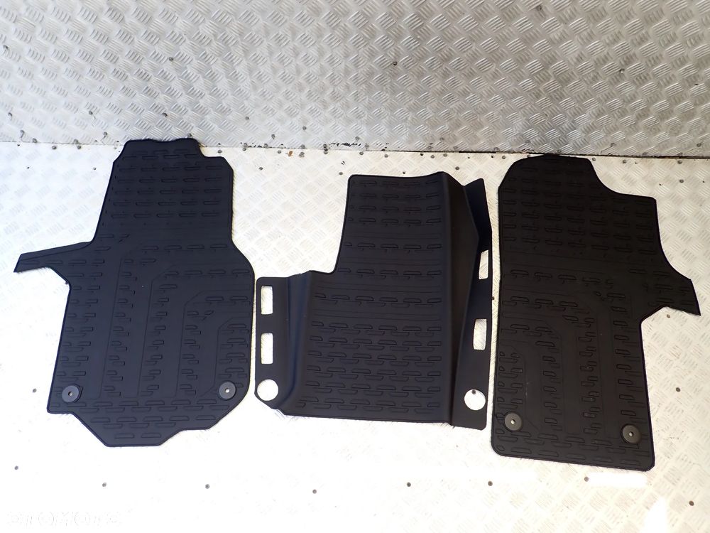 DYWANIKI GUMOWE CRAFTER / MAN  7C1061502A  250 ZŁ - 1