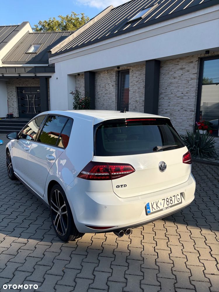 Volkswagen Golf - 8