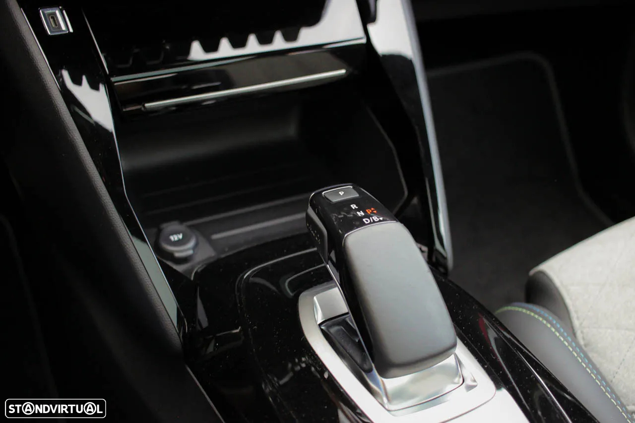 Peugeot e-208 50 kWh GT - 15