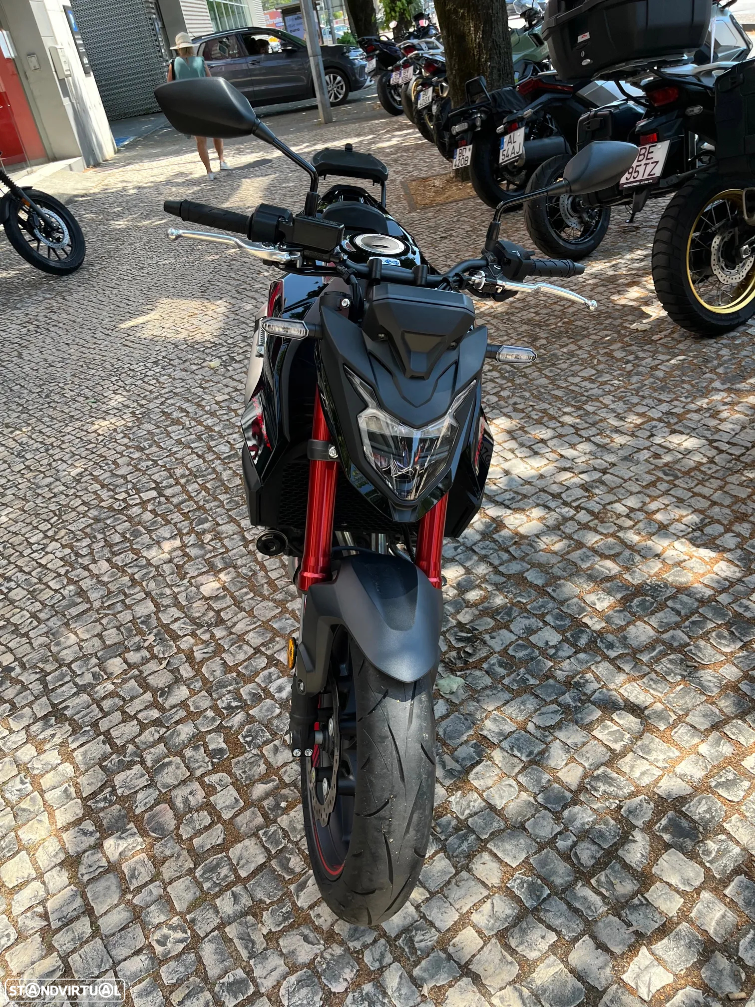 Honda CB 750 HORNET - 2