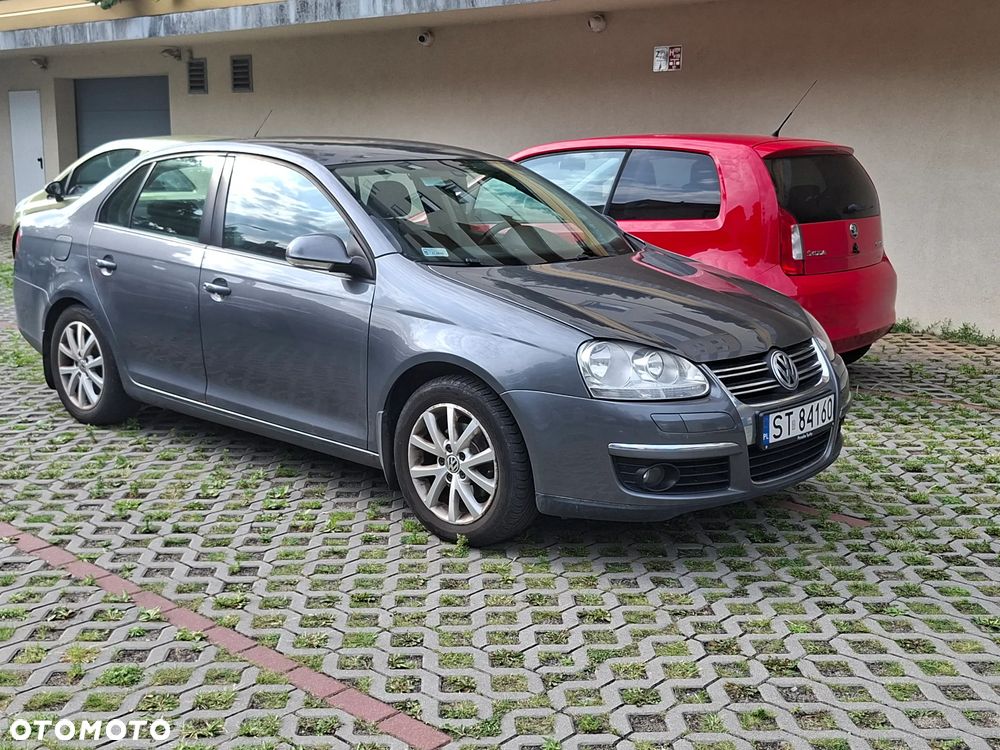 Volkswagen Jetta - 1
