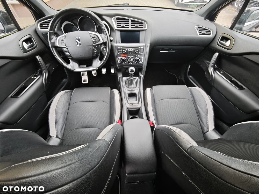 Citroën DS4 e-HDi 110 SoChic - 21