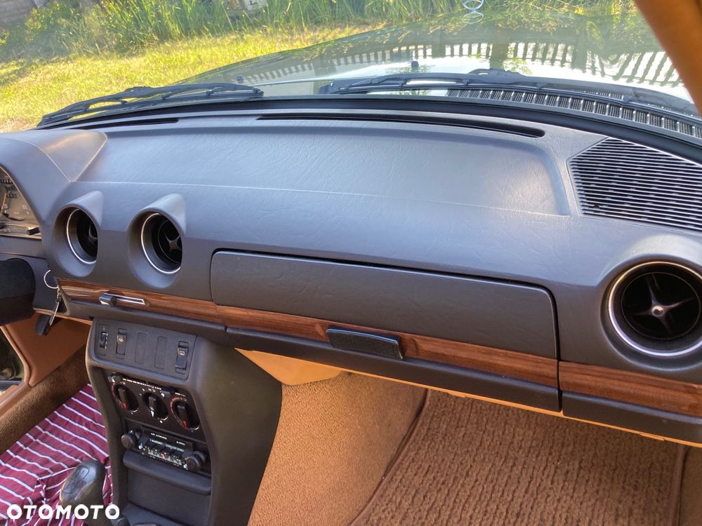 Mercedes-Benz W123 - 32