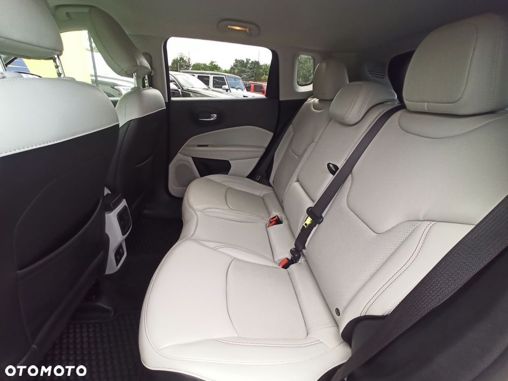 Jeep Compass - 8