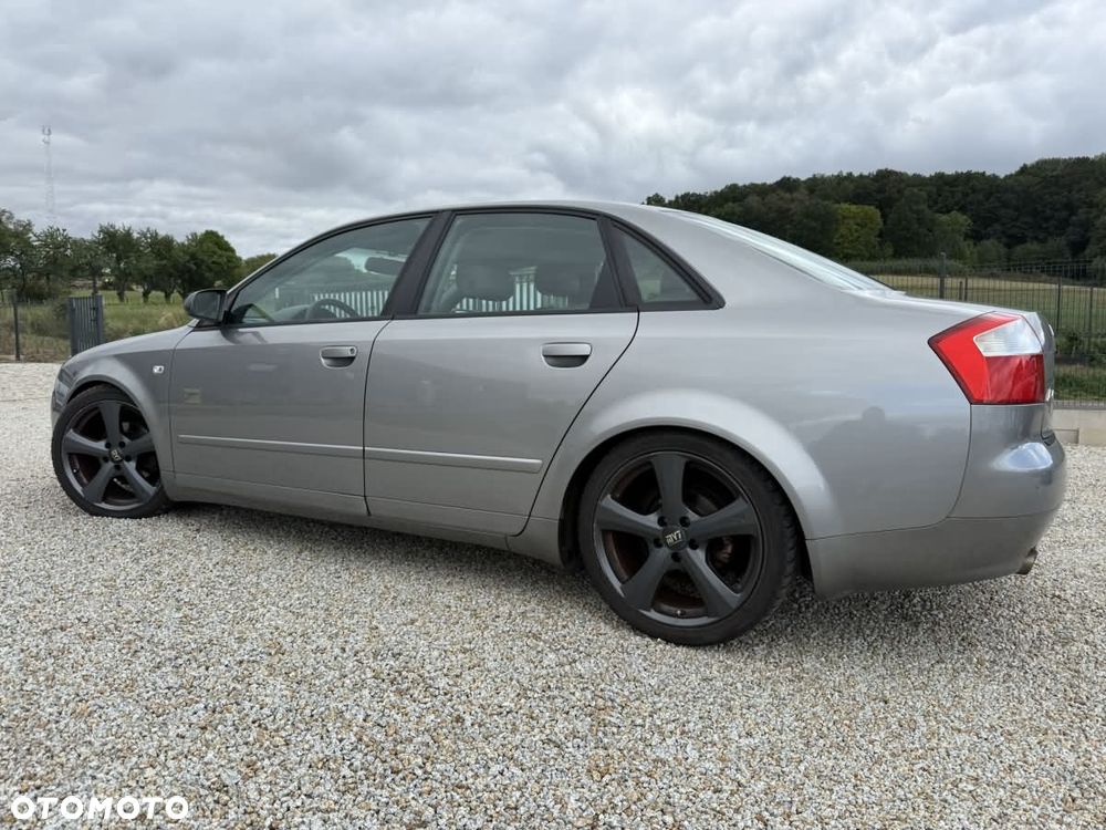 Audi A4 Limousine - 8