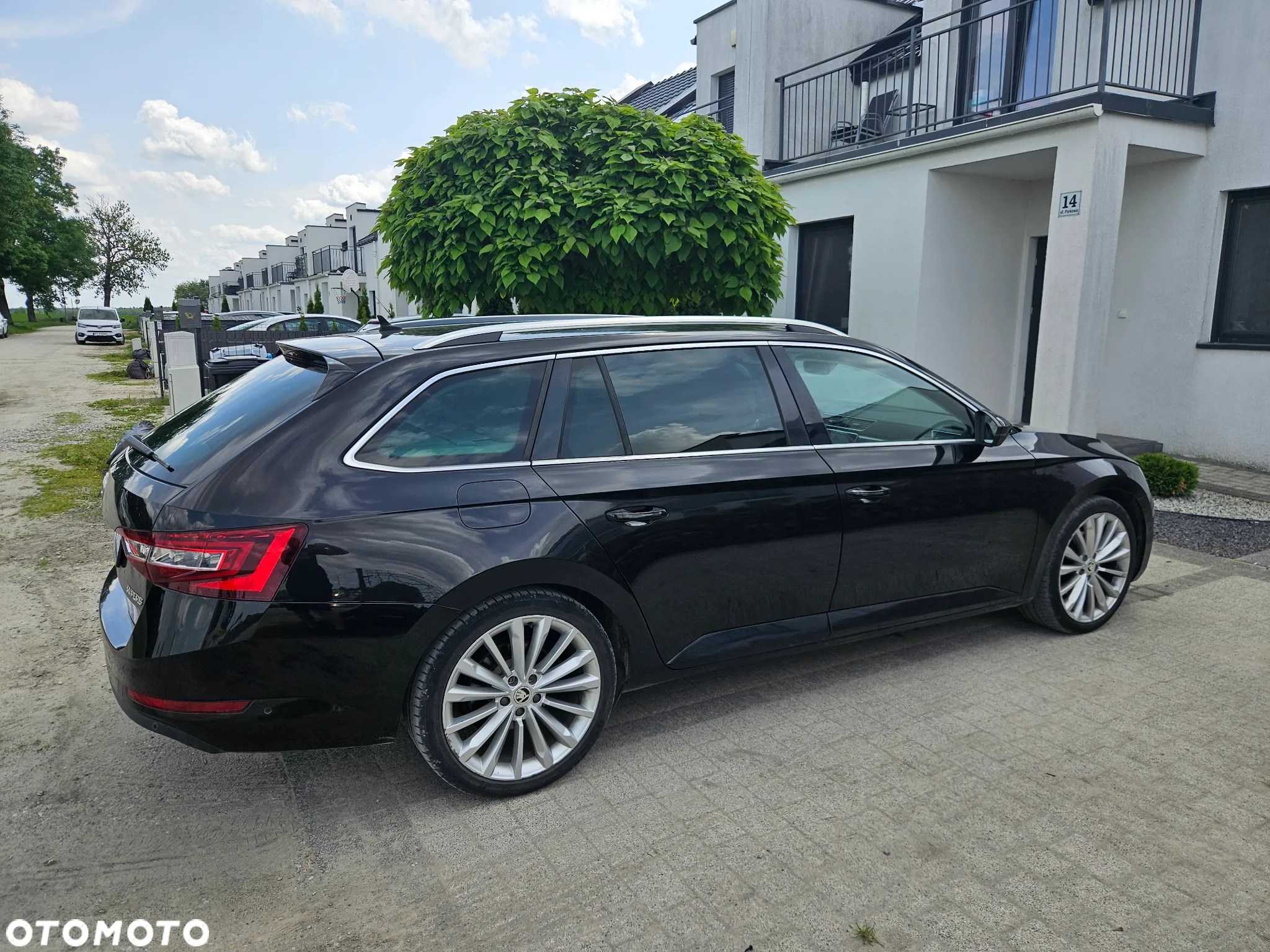 Skoda Superb Combi 2.0 TDI DSG Premium Edition - 3
