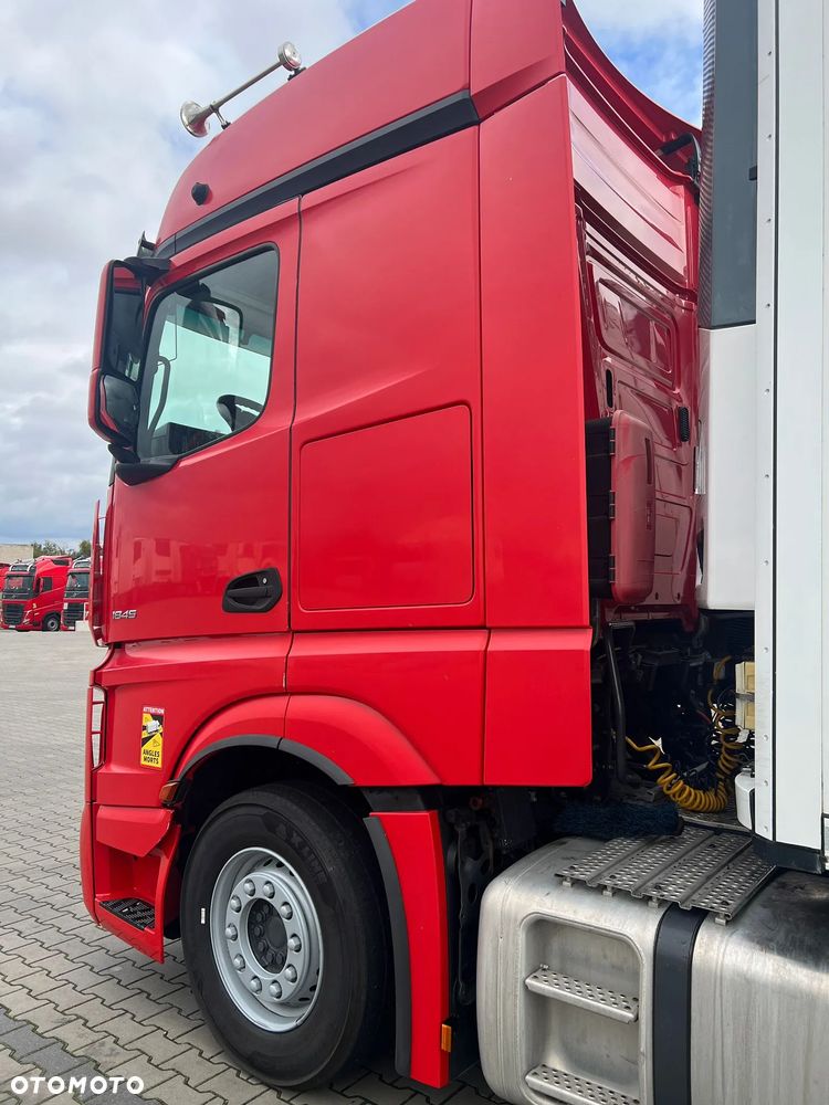 Mercedes-Benz ACTROS - 3