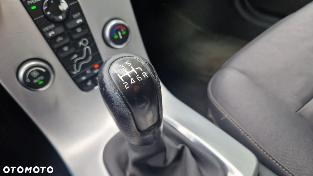 Volvo V50 D3 Momentum - 14