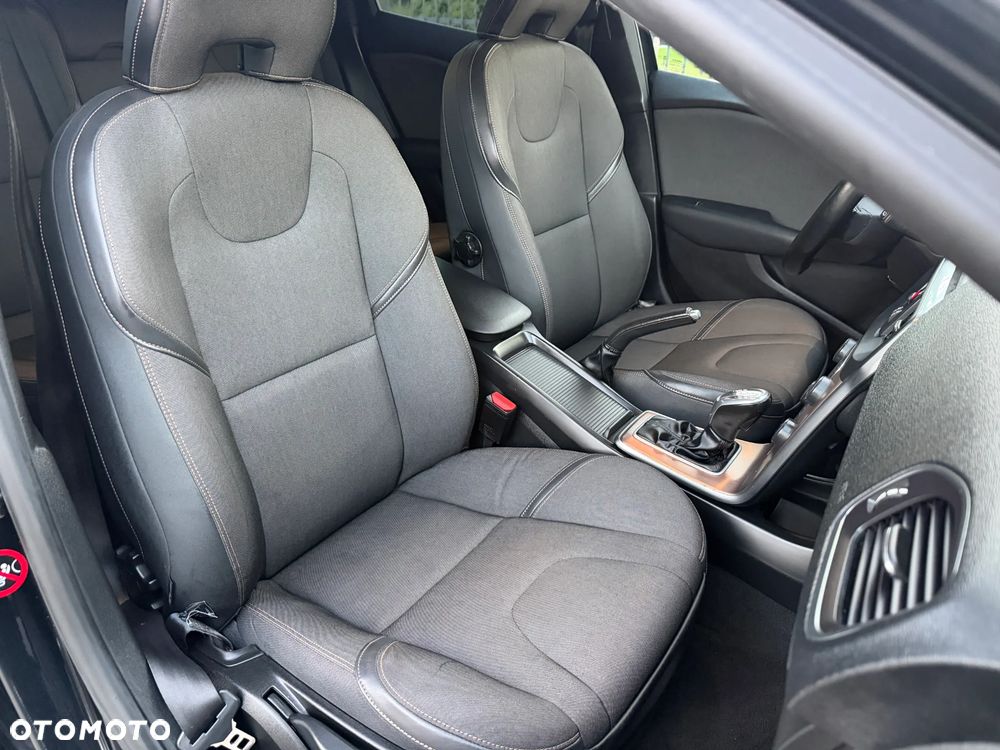 Volvo V40 T4 Powershift Momentum - 10