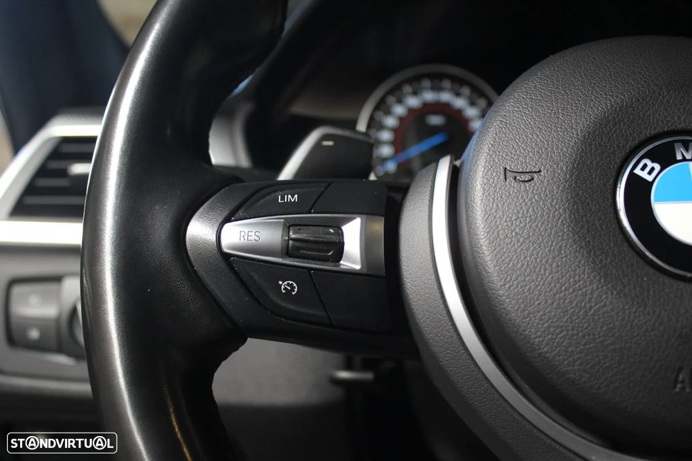 BMW 330 e iPerformance Pack M - 14