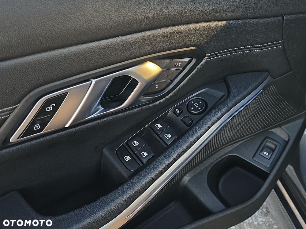 BMW Seria 3 320d - 12