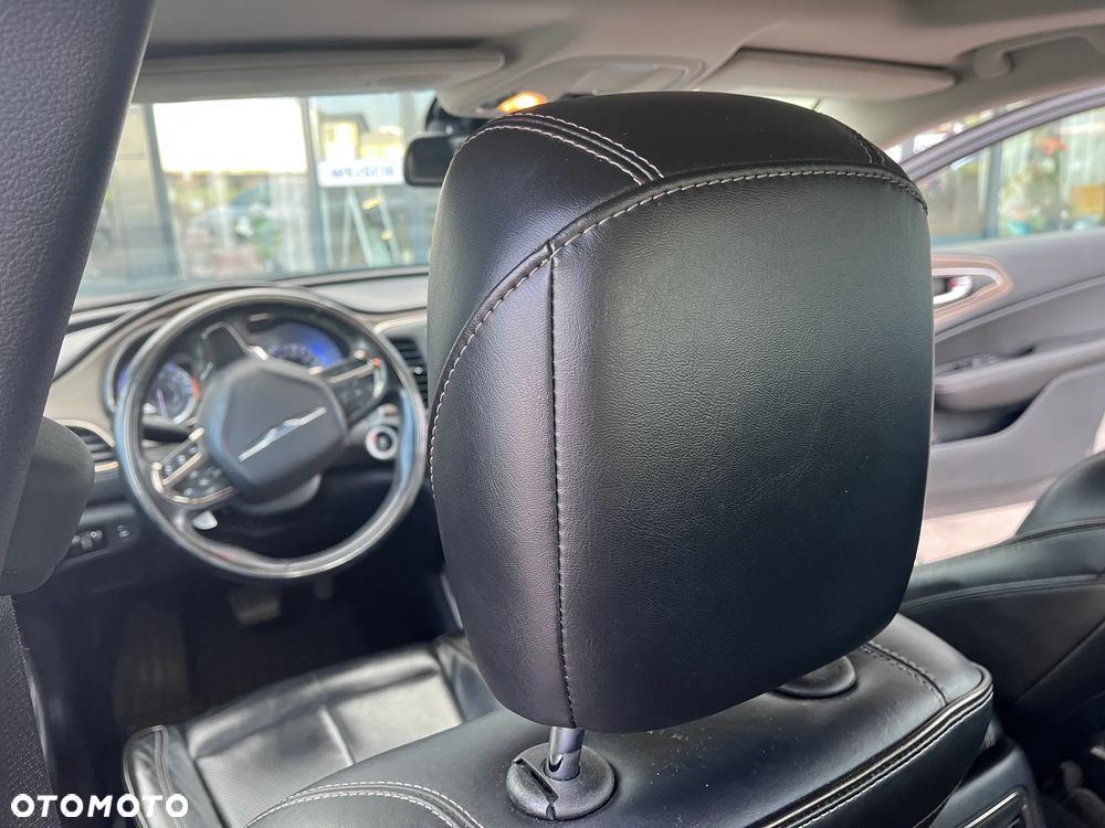 Chrysler 200 - 16