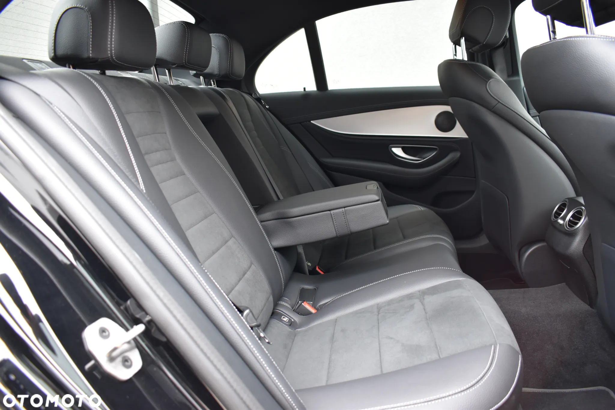Mercedes-Benz Klasa E 220 d 4-Matic AMG - 18