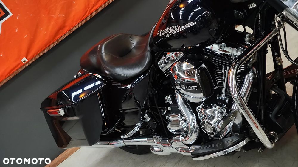 Harley-Davidson Touring Street Glide - 16