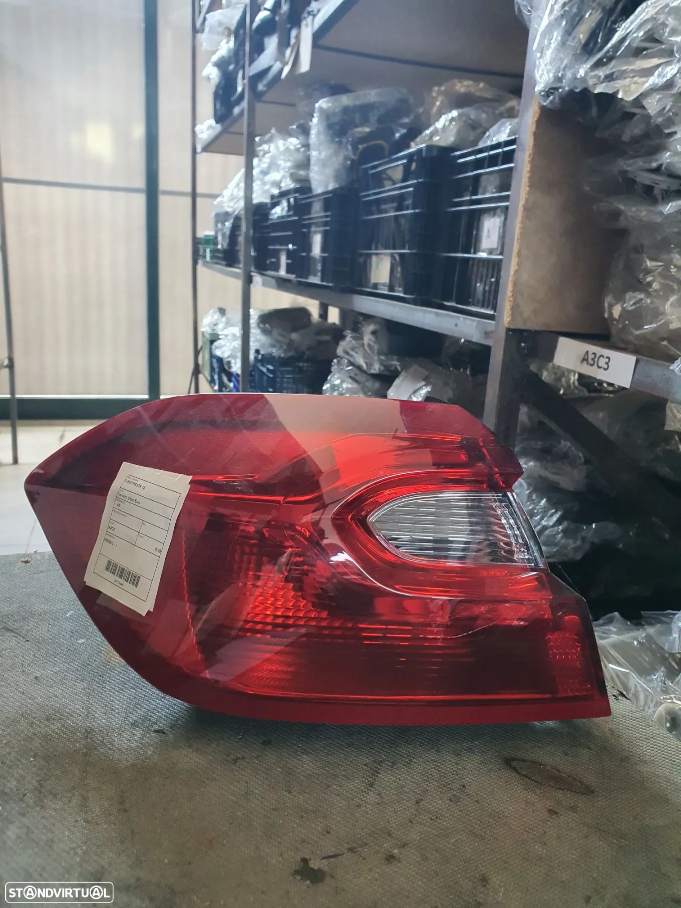 FAROLIM ESQUERDO FORD FIESTA 17 / H1BB13405AH - 1