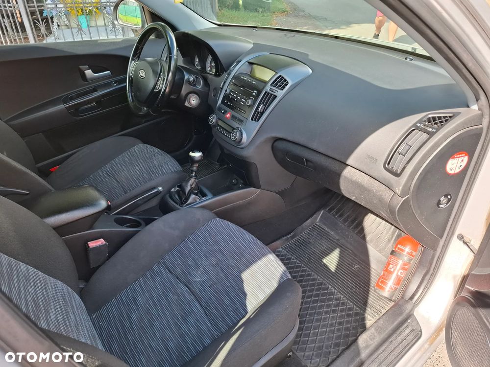 Kia Ceed - 9