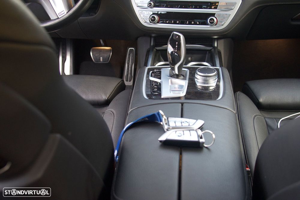 BMW 740 e iPerformance Pack M - 19