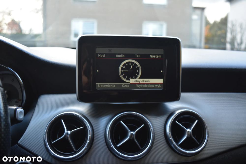 Mercedes-Benz CLA 180 7G-DCT StreetStyle - 27