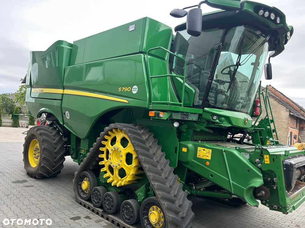 John Deere S790 - 15